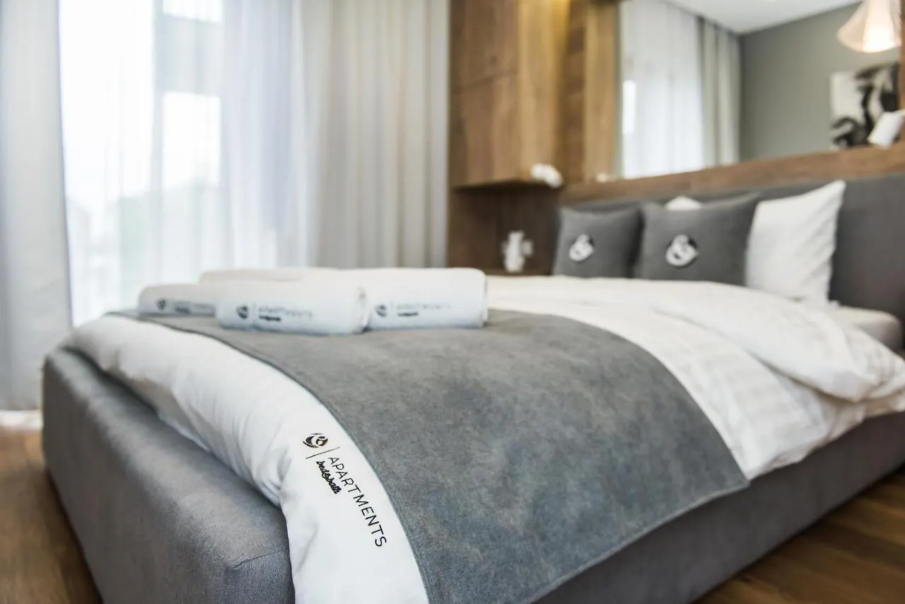 Central Apartments By Bed&Bath 克拉科夫