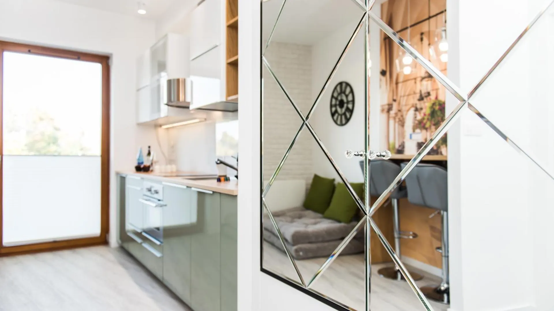 Central Apartments By Bed&Bath 克拉科夫
